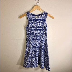 Sleeveless Abstract Dot White & Blue Keyhole Back A-Line Mini-Dress
